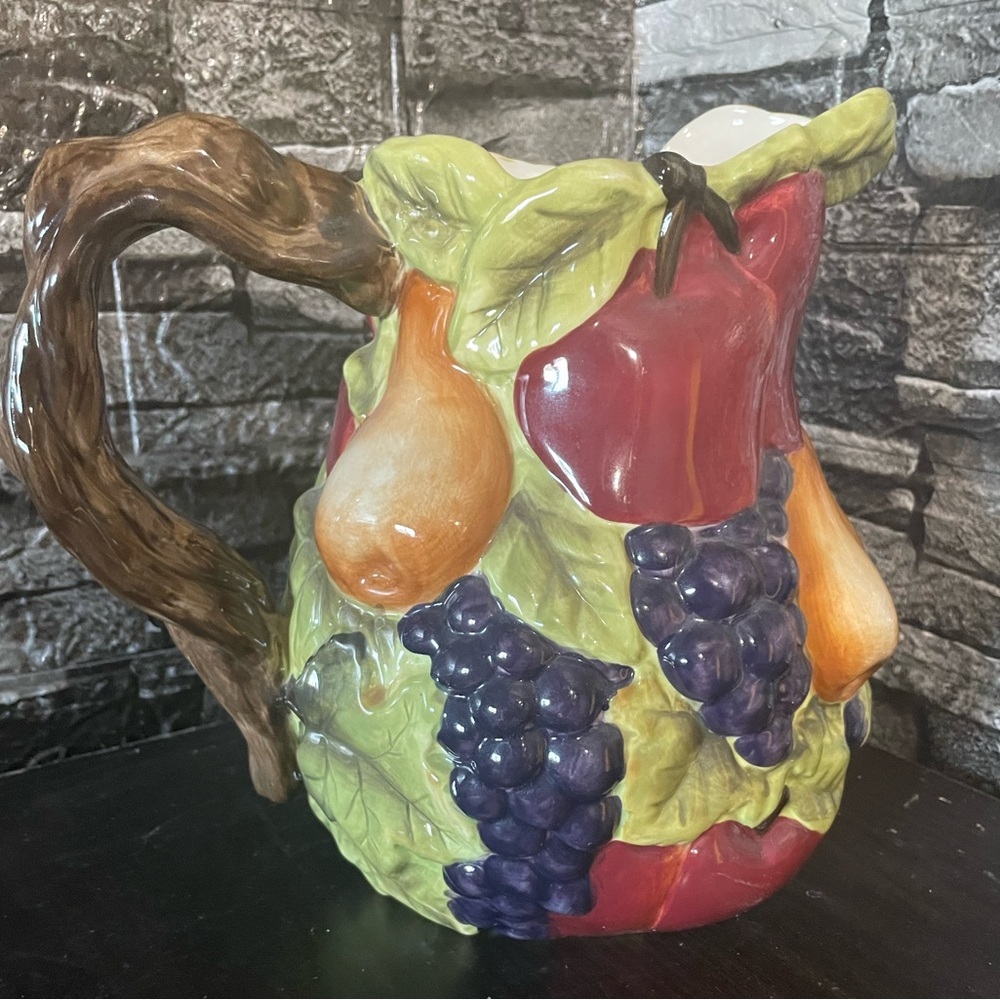 Sonoma Villa by Home Interiors 80 Oz. Pitcher Grapes, Pears, Apples &‎ Leaves